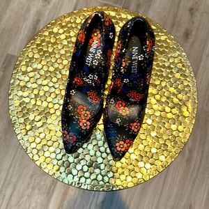 Nine West pump shoes, size 5M. Never worn, brand new.